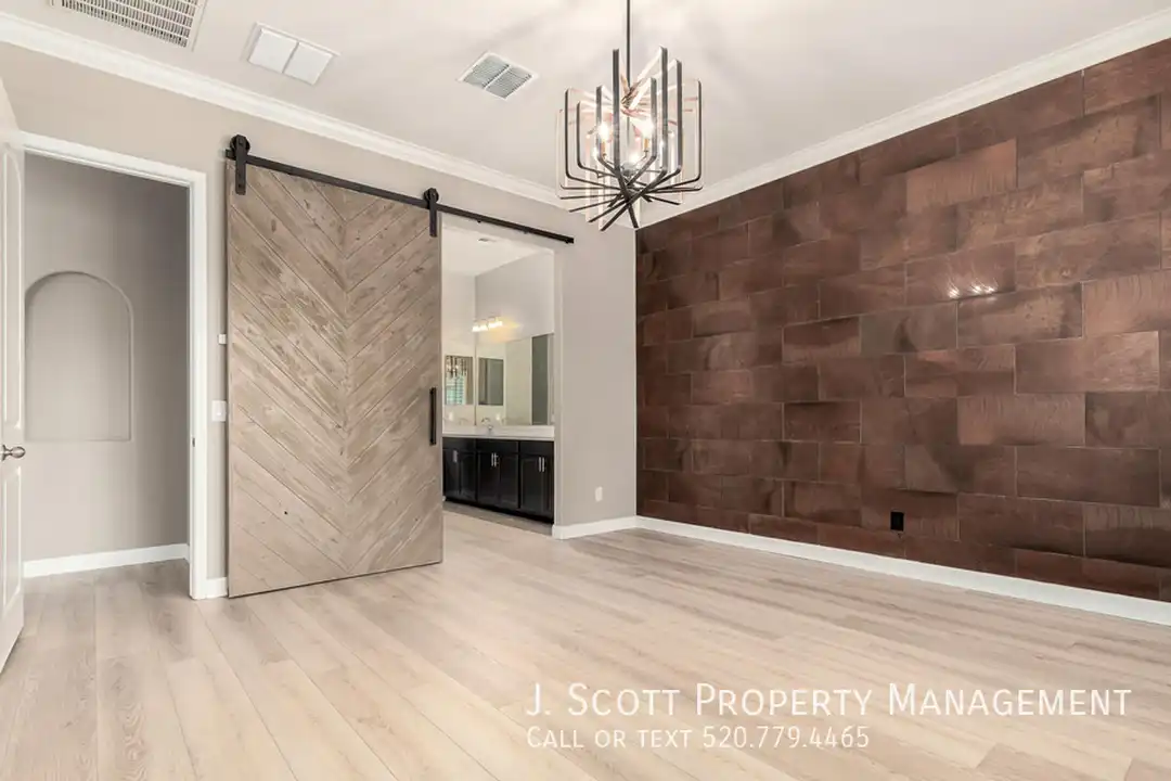 1255 N Arizona Ave - More