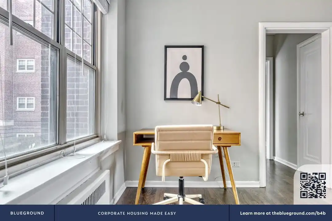 Apartment in Evanston - View 5