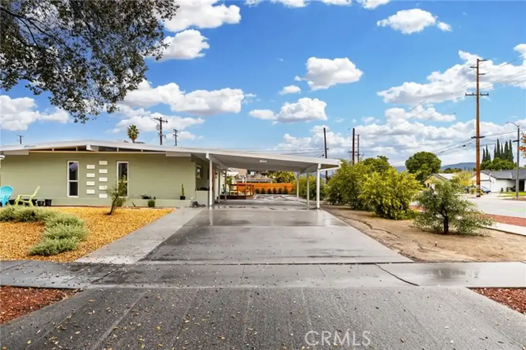 1335 Campus Ave - View 2
