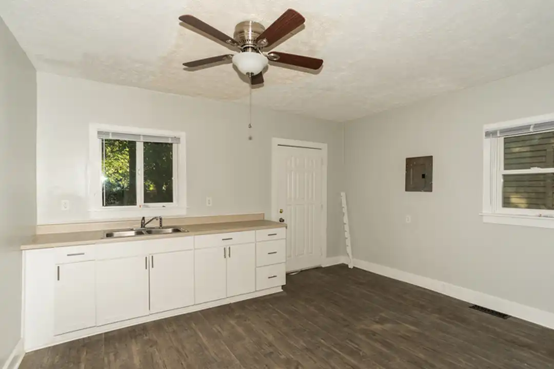 306 N Riley Ave – pohled 6