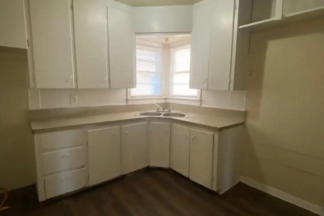 303 39th St - View 4
