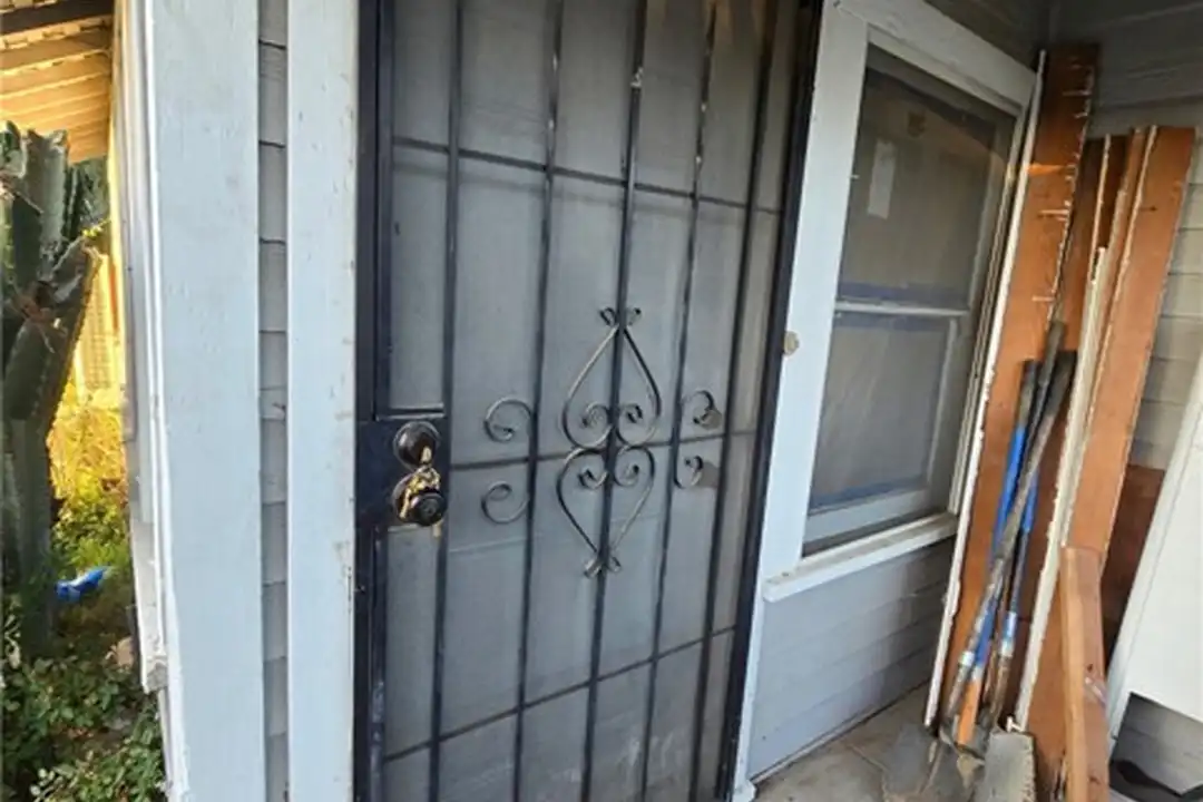 154 N 1st St – photo 1 of 10