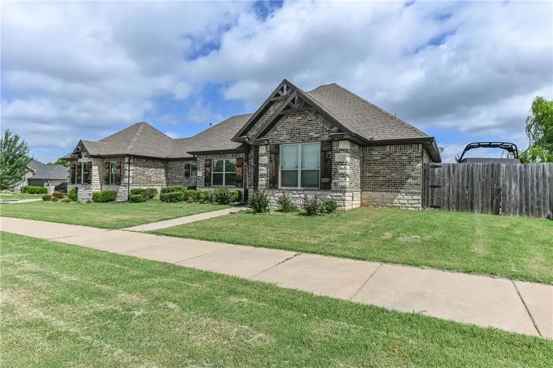 5824 W Persimmon St – photo 1