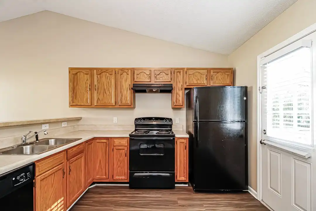 330 W Holt St - View 5