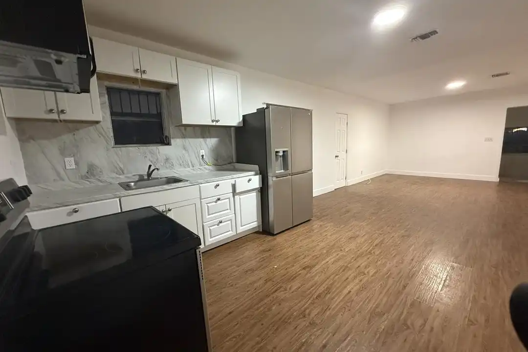 732 NW 12th Ct - More