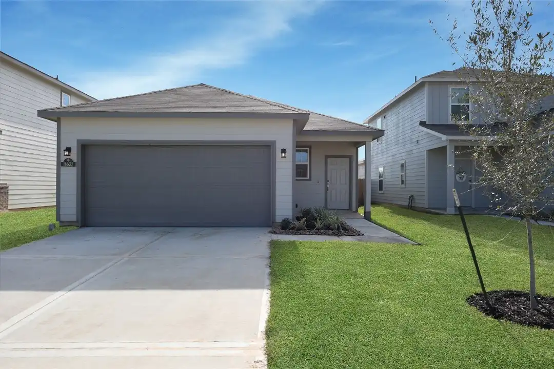 16632 Aurora St - View 2