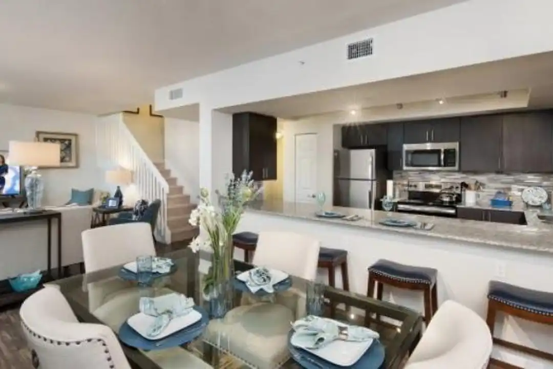 1090 Quaye Lake Cir - More