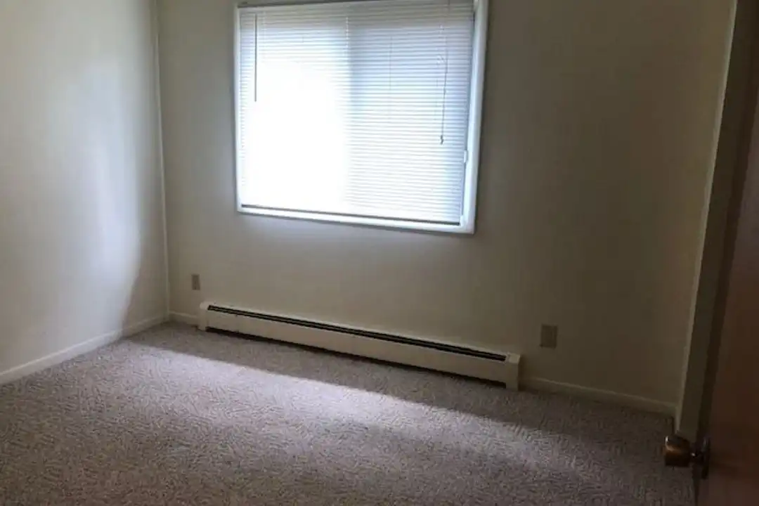 618 S Van Buren St unit 618-04 - View 4