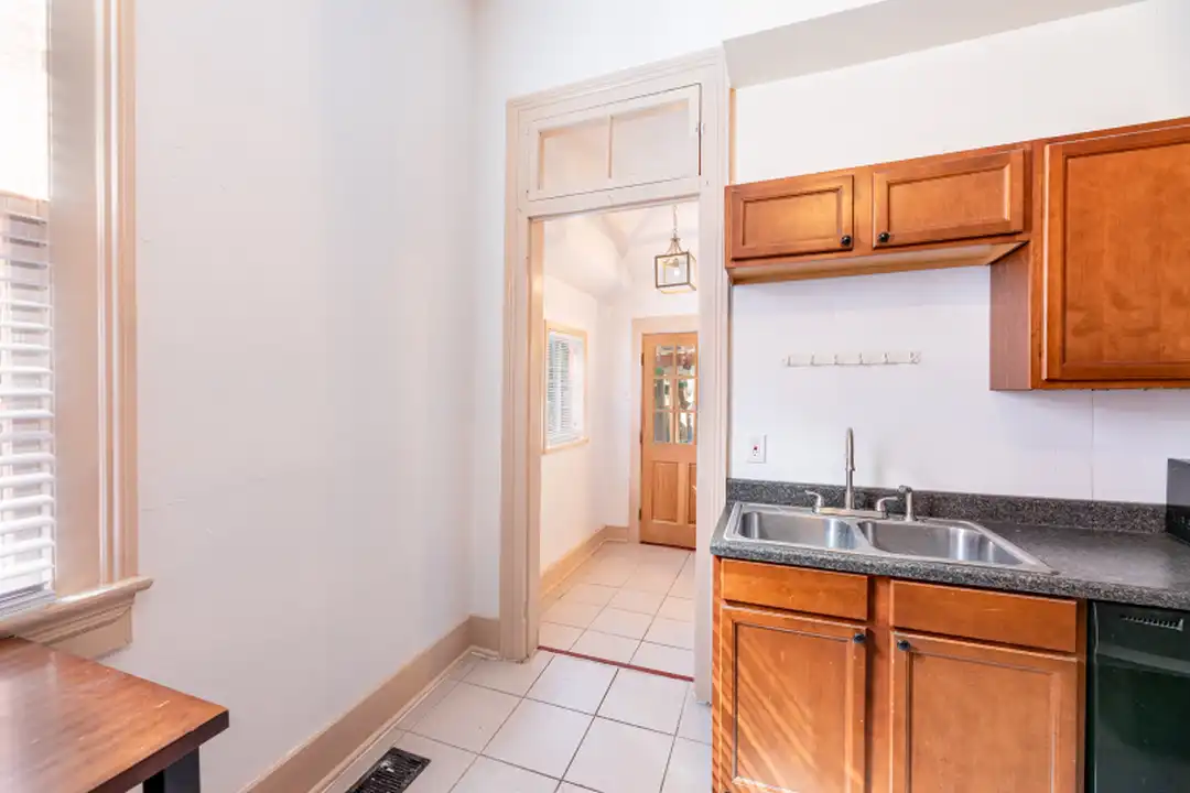 2824 Banks St - View 5