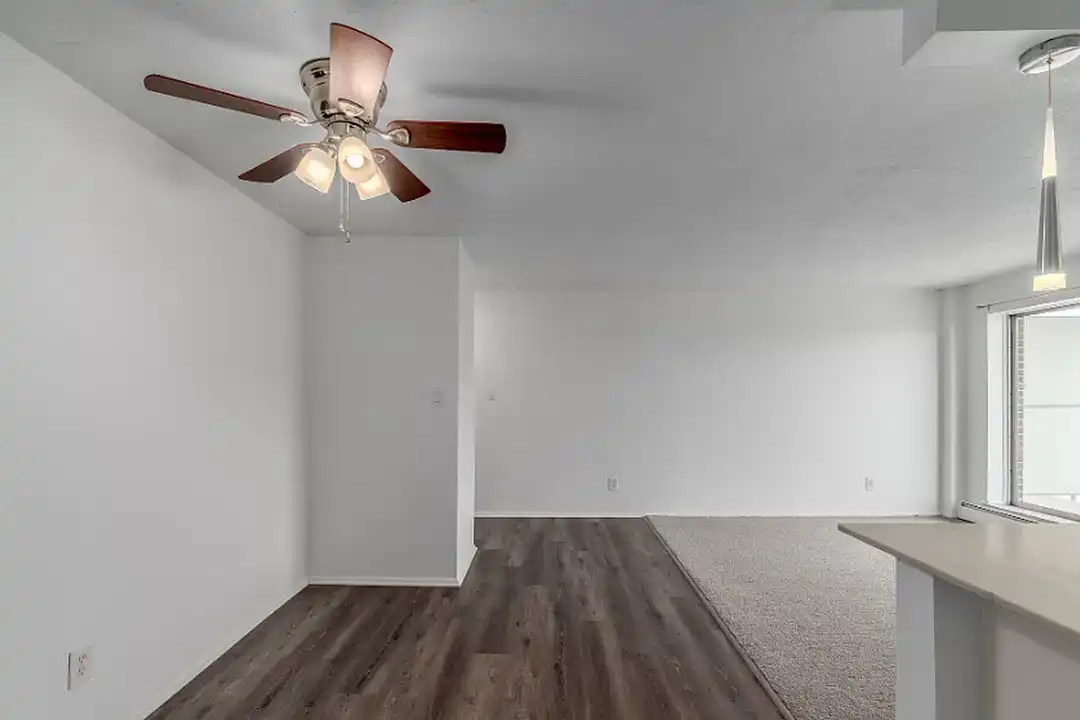 Mark Twain Apartments – photo 1