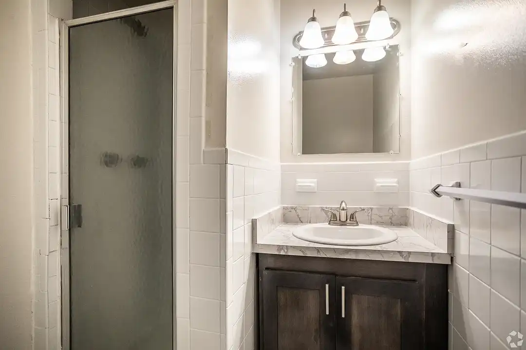 Pennsbury Court Apartments – photo 1 of 9