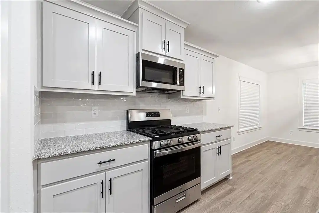 1040 Monarch Rd - More