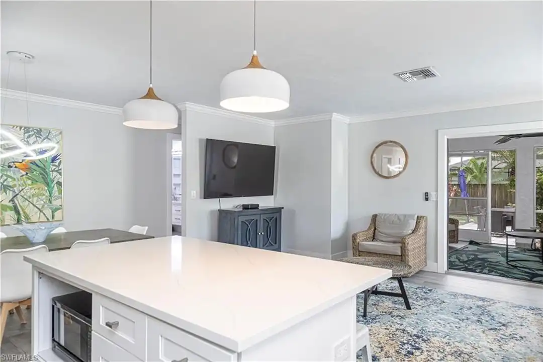 742 99th Ave N - View 6