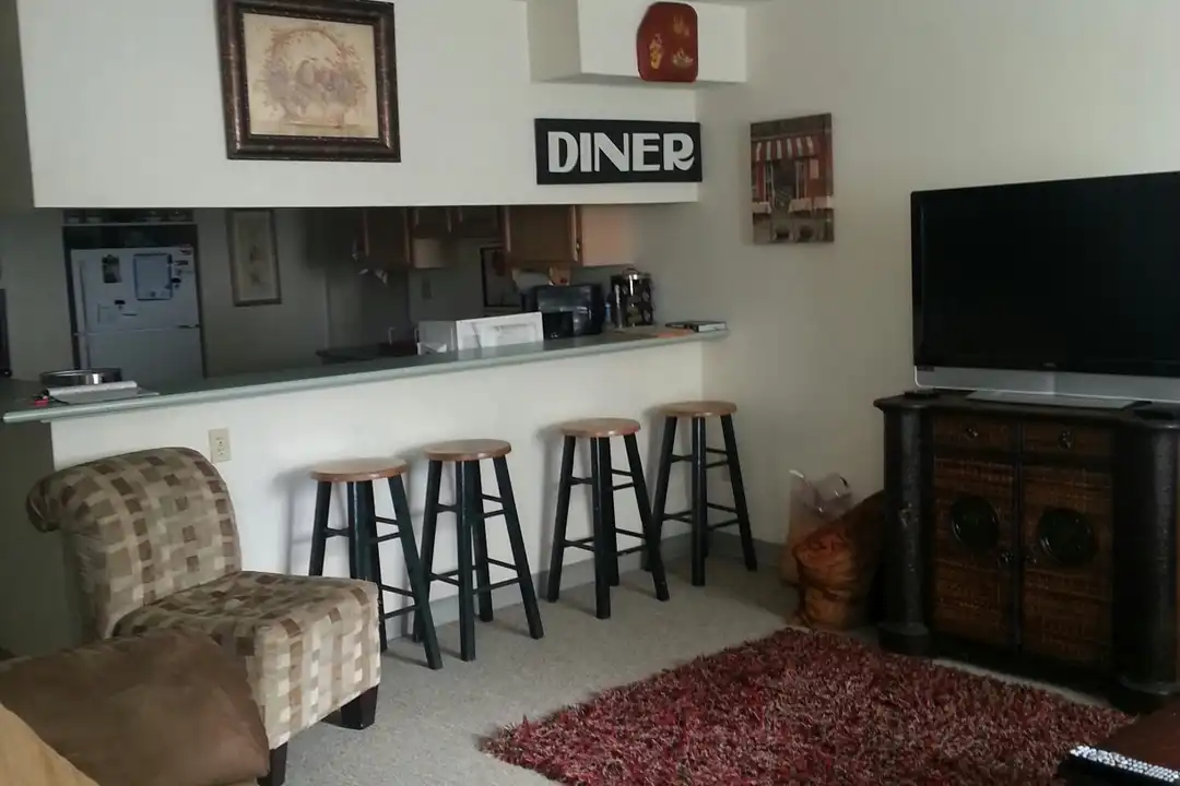 92 W Union St unit A – photo 1