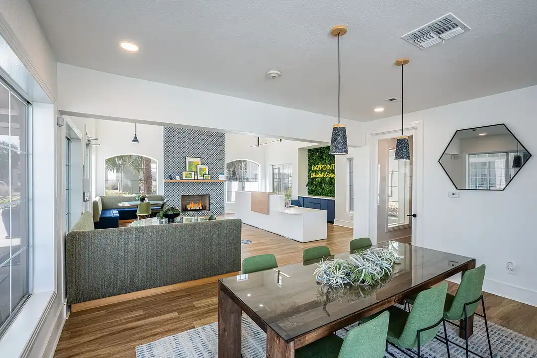 Baypoint Apartments – photo 1