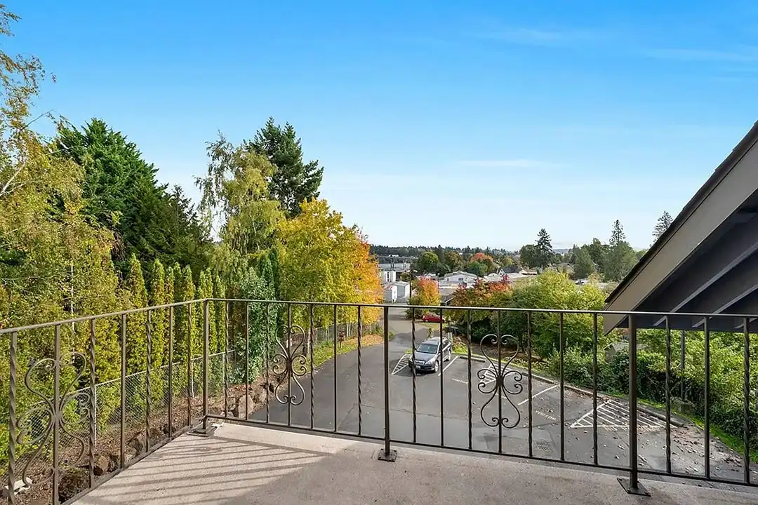 Apartment in Bremerton - View 2