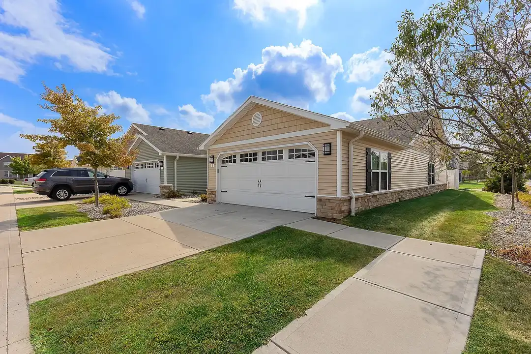 Redwood Perrysburg Woodmont Drive – photo 1