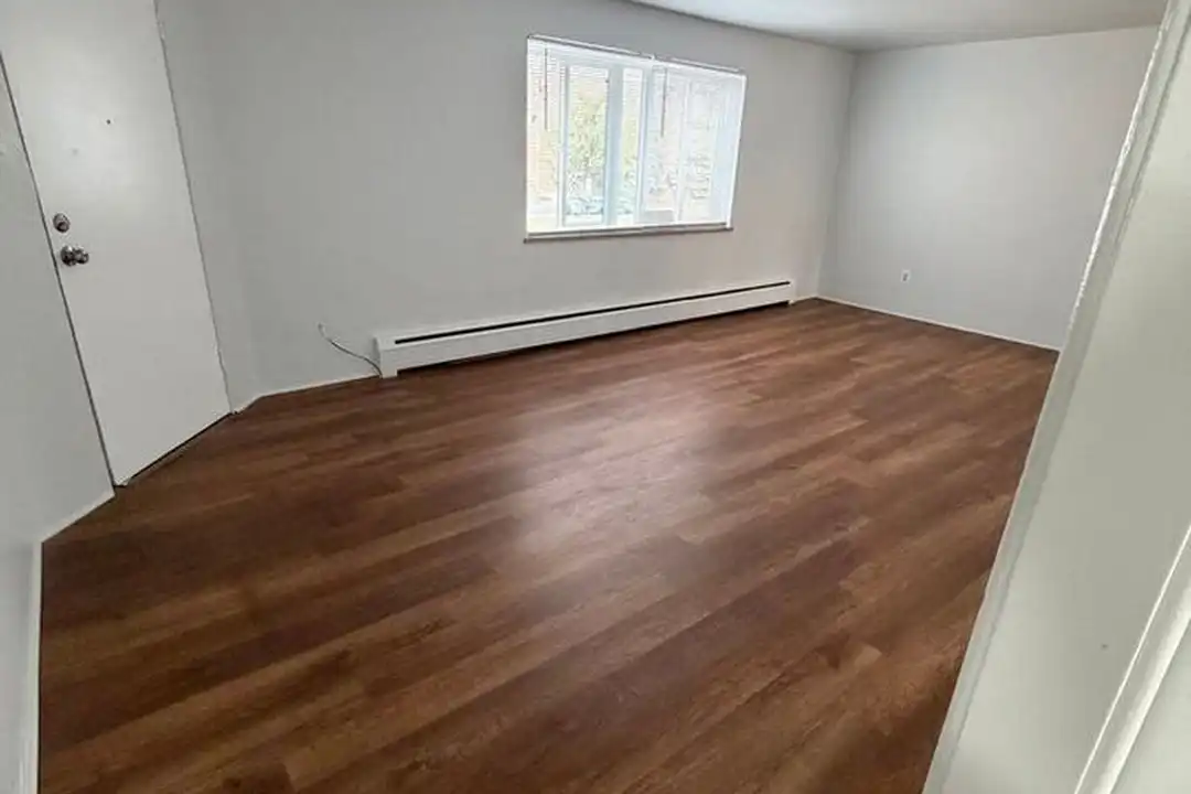 1740 W Mosier Pl – pohled 2