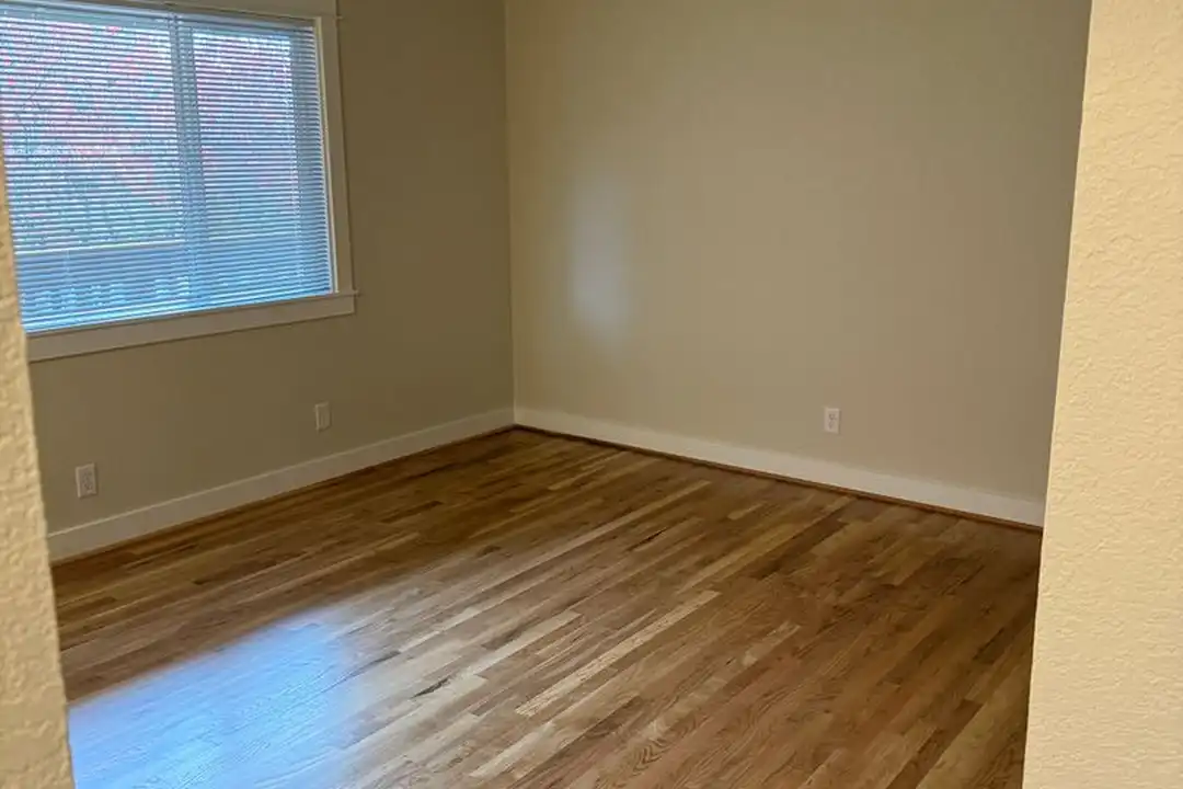 10317 NE Hoyt St unit 16 – photo 1