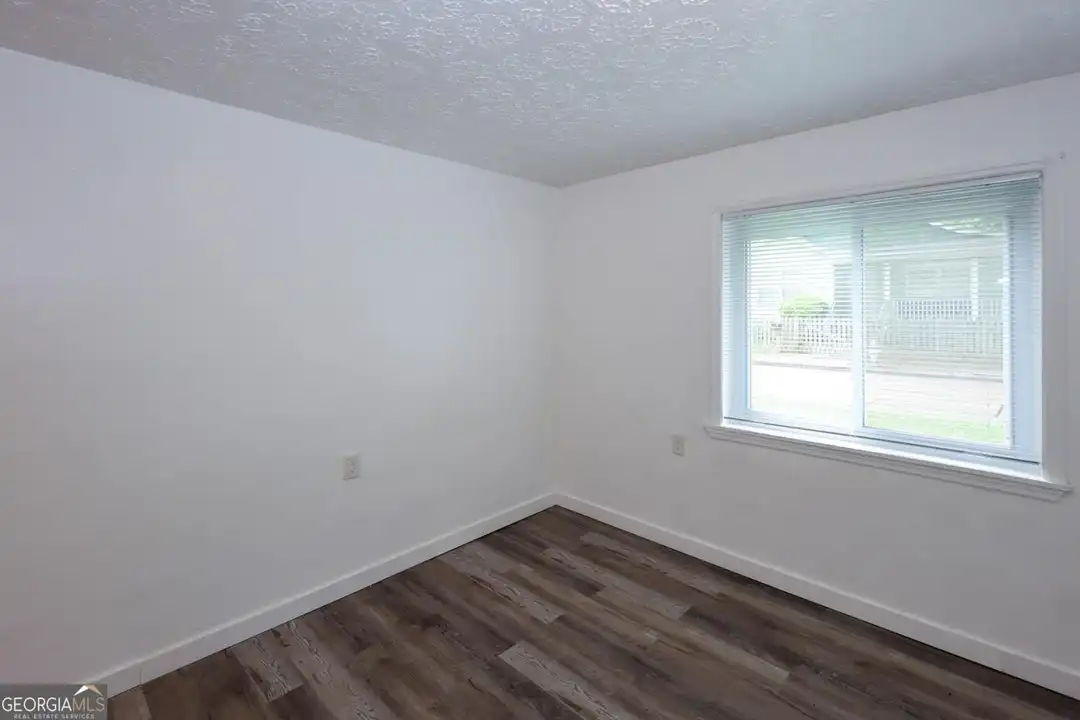 1293 Marcy St SE - More