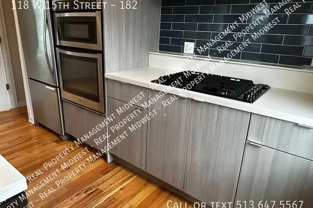 118 W 15th St - More