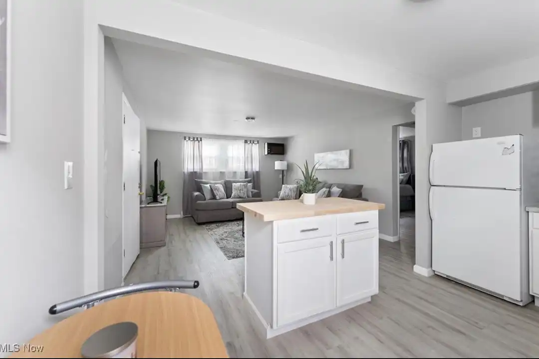 7123 Glendale Ave unit 4 – photo 1