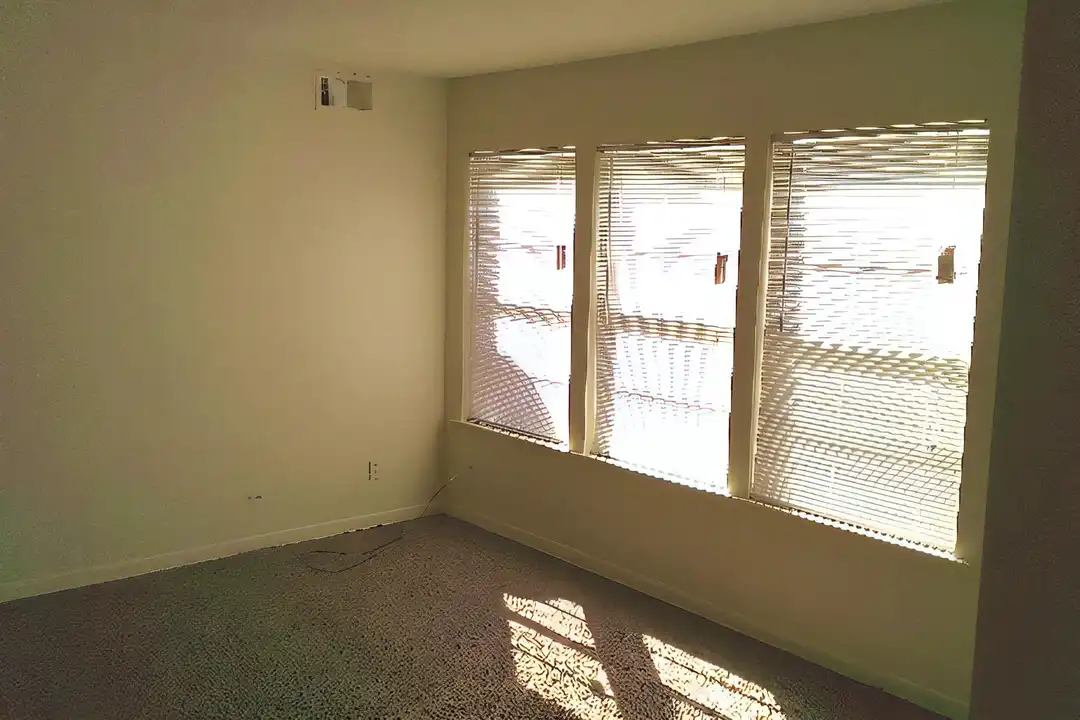1301 E Raines Rd unit 3 – pohled 4