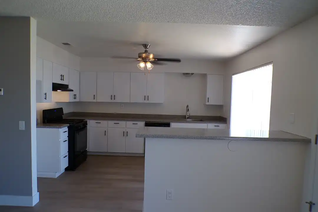 Hesperia Regency Apartments – photo 1 of 47