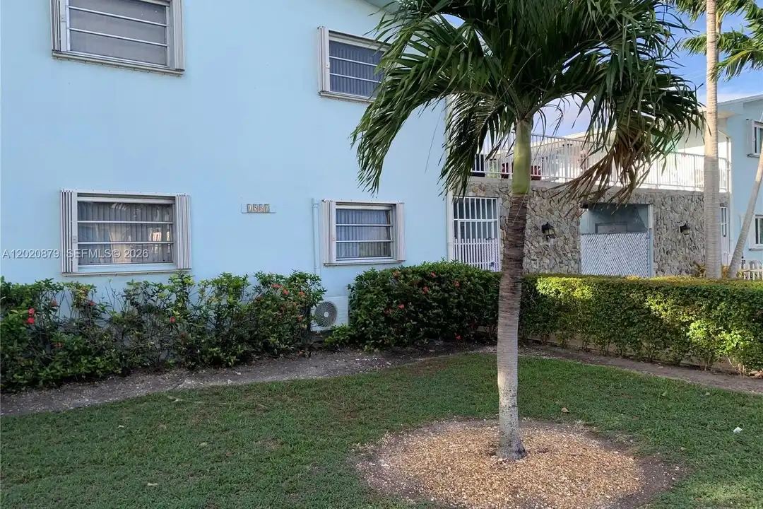 1581 NE 8th St #7 - View 2
