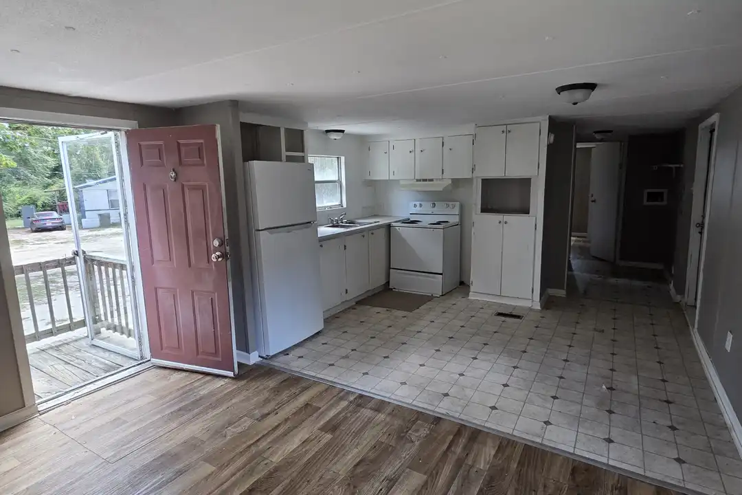 1119 N Broadway St – photo 1 of 10