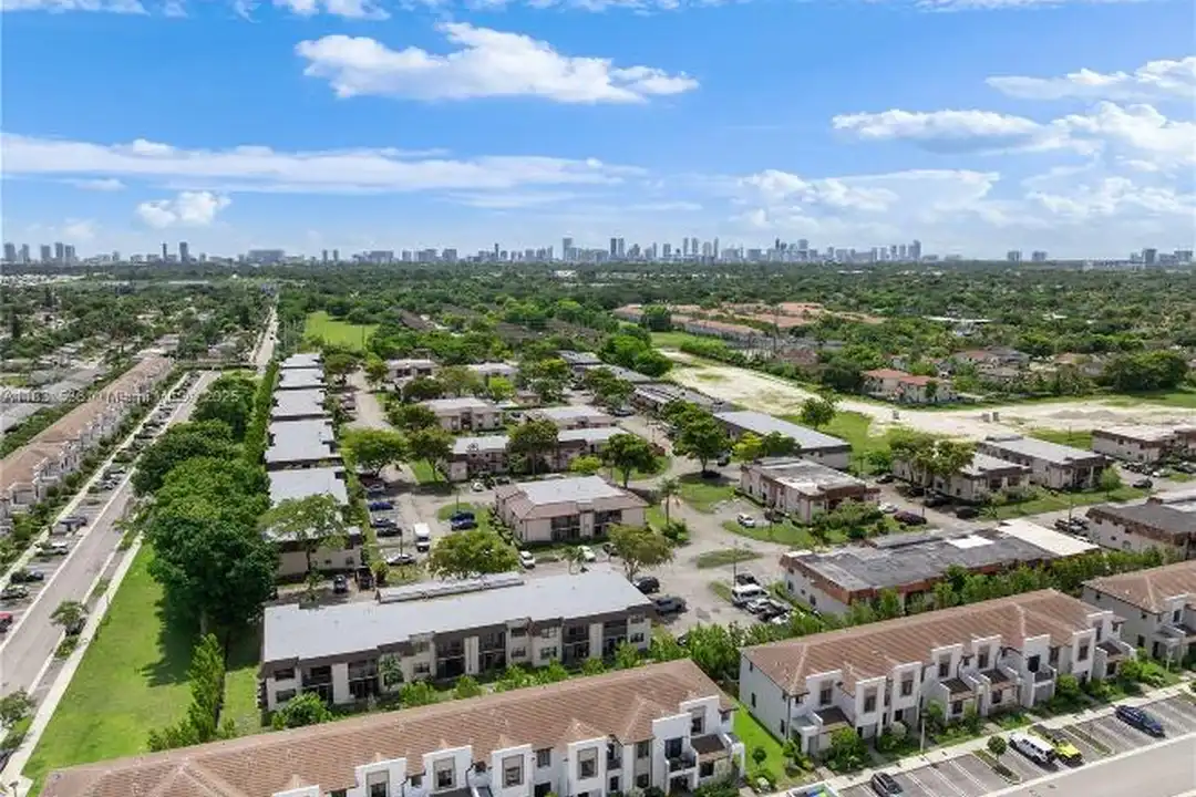 842 NE 209th St - View 4