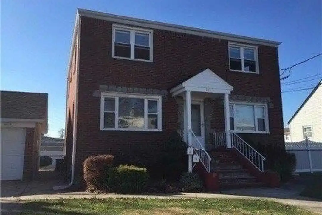 149 N Broome Ave – photo 1 of 6