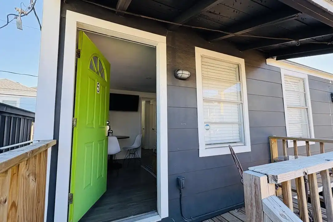 1038 Ashland St unit 5 – photo 1