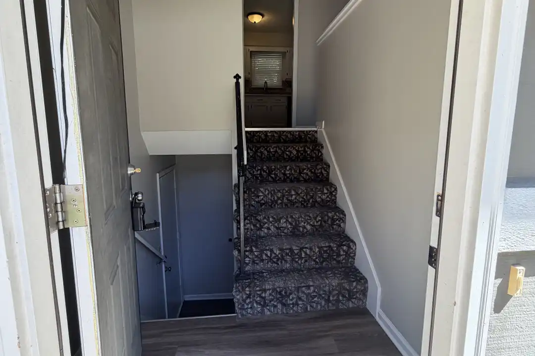 1820 E Cherokee Ln - View 3