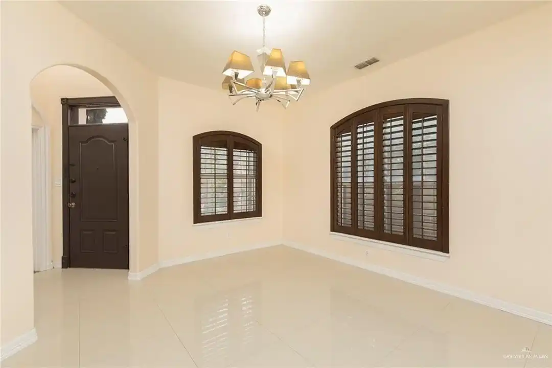 2001 Quail Ln - View 3