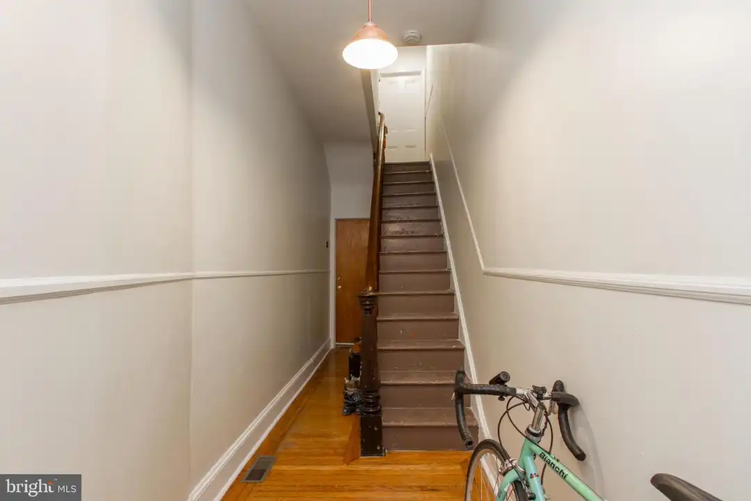 2207 Catharine St unit 2 - View 3