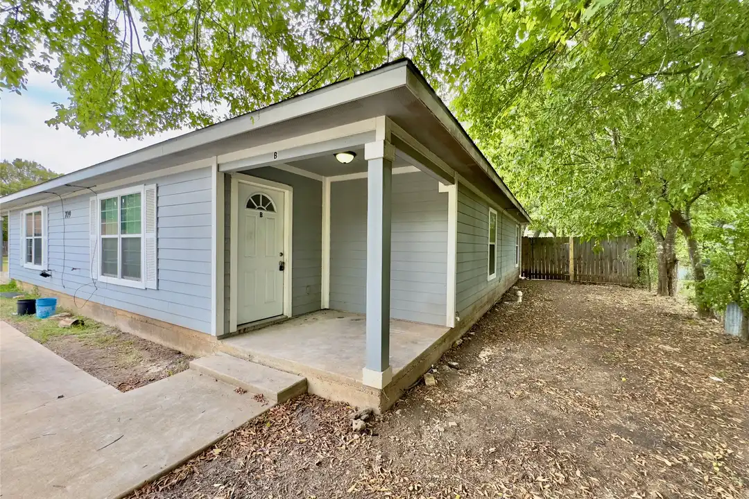 709 San Saba St unit A – photo 1