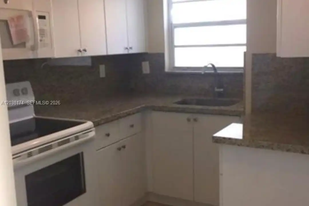Apartment in Miami - View 3