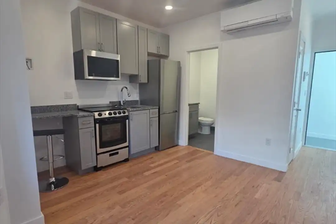 165 Hawthorne St unit 402 – photo 1 of 8