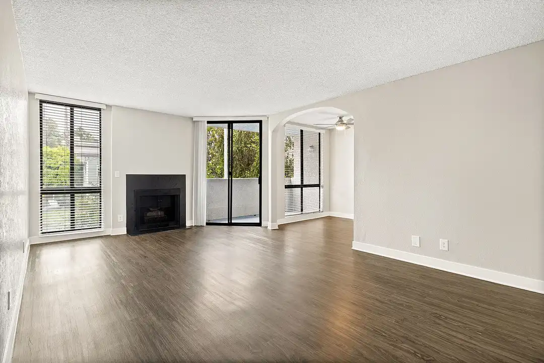 Apartment in Los Angeles, Studio City - View 3