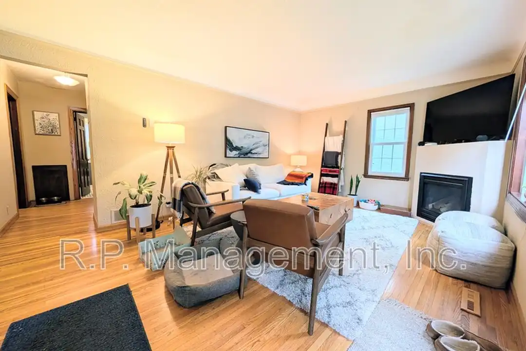 4537 S 31st Ave - View 6