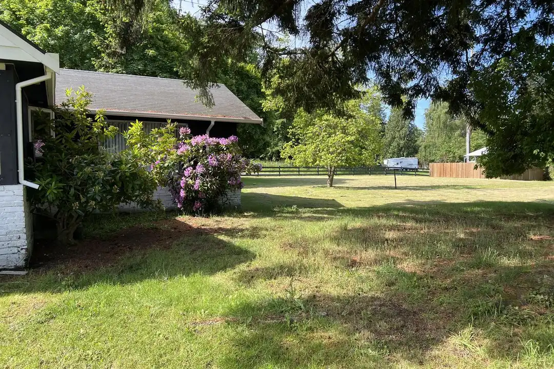 1637 Scenic Ave - View 4