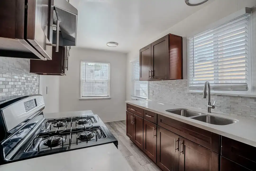 922 E. 2nd St. – photo 1