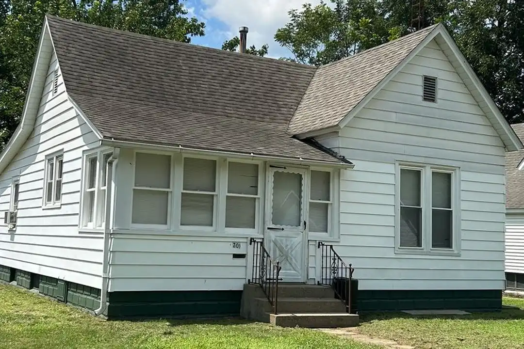 301 N 10th St – photo 1 of 10
