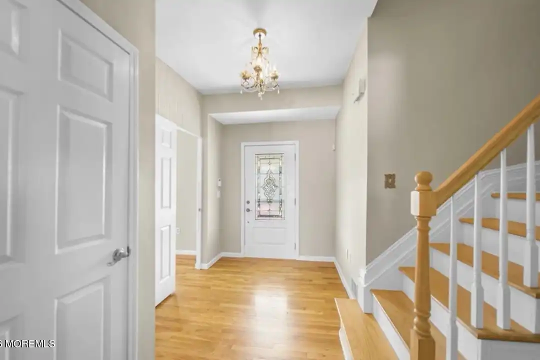 607 McClellan St - View 2