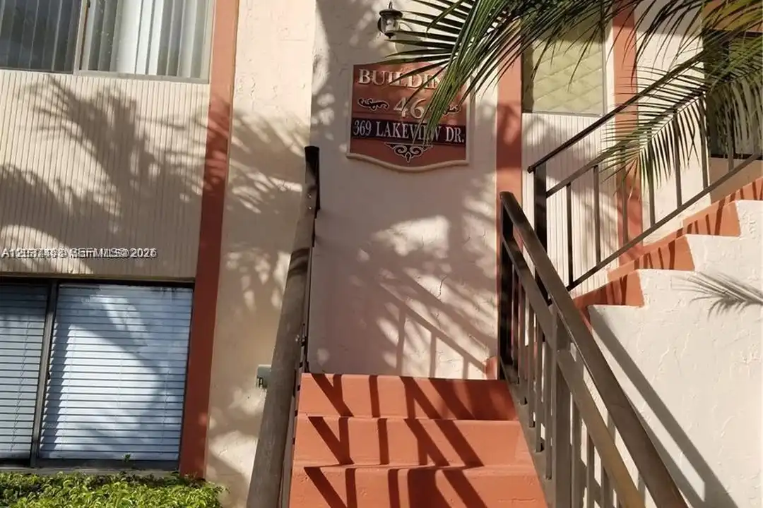 369 Lakeview Dr unit 204 - View 4
