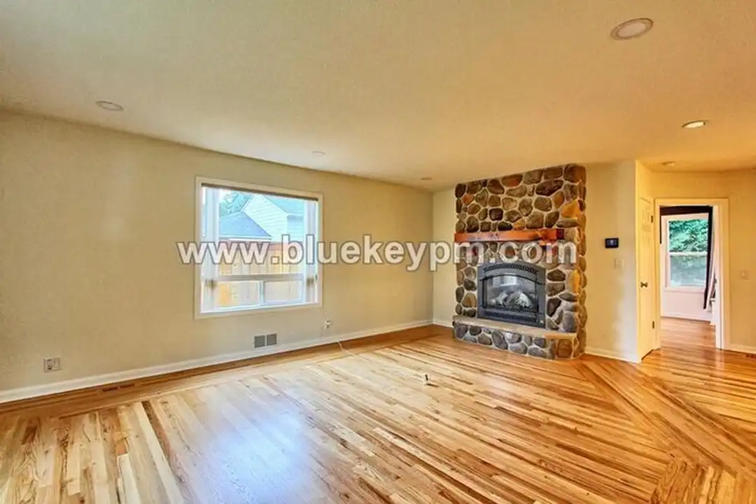 4114 NE 56th St - View 6