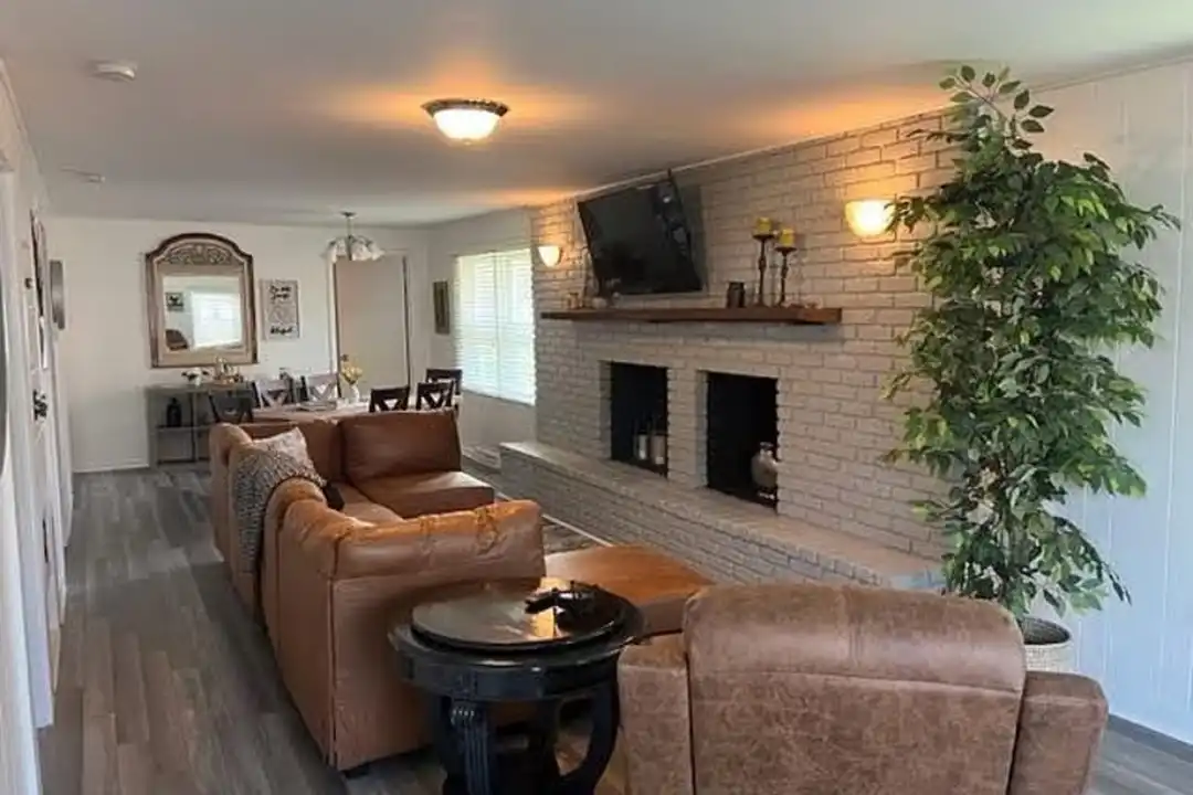 1205 N Park Ave – photo 1 of 10