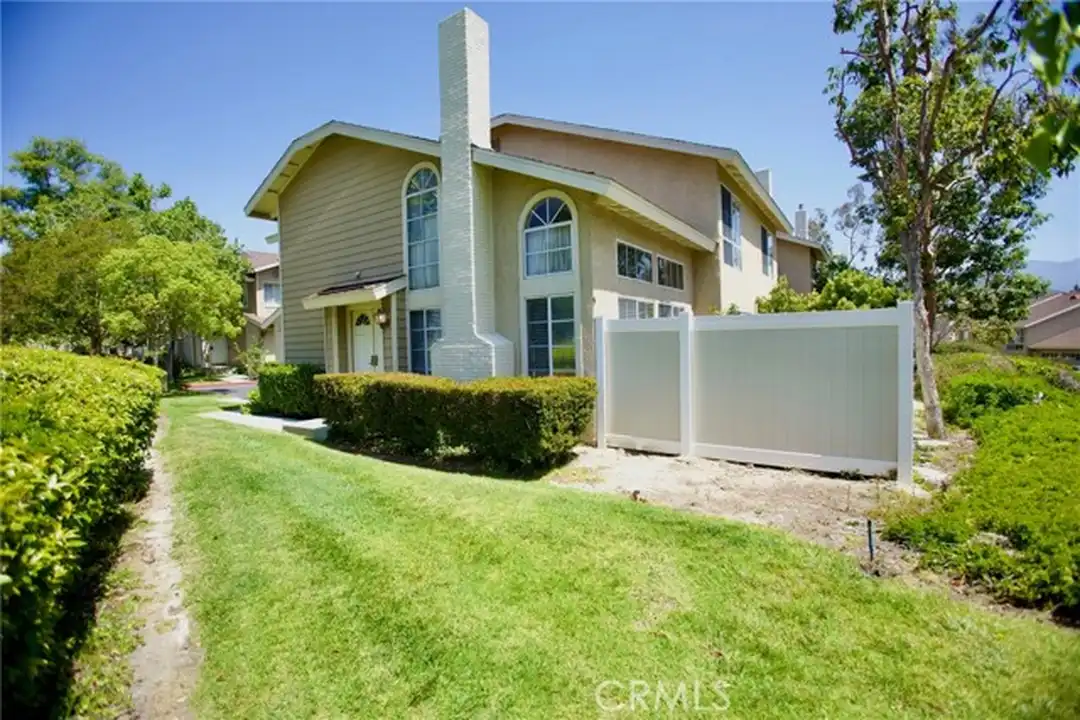21082 Berry Glen - View 2