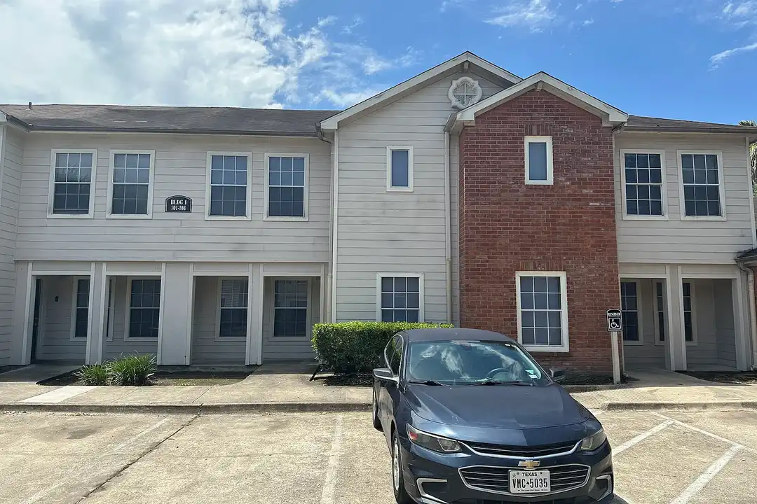 Apartment in Houston, Sunnyside - View 3
